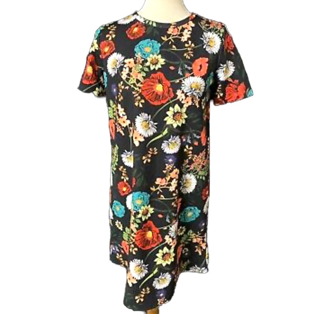 Zara Trafaluc Medium Stretchable Flowery Colorful Dress. Gently used.